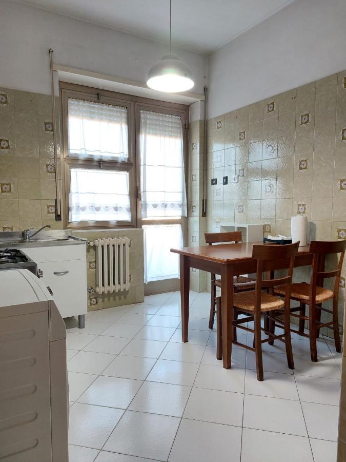 12Min Da Roma Centro Stanza Grande E Luminosa Hotell Ciampino Exteriör bild